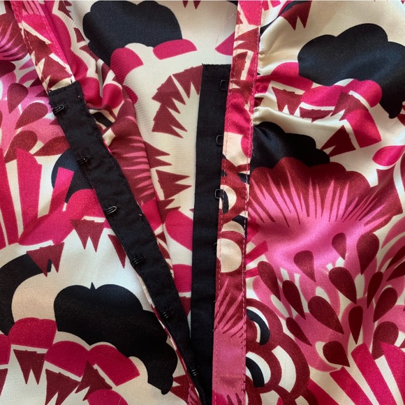 Guess Stretch Puff Sleeve Top - Picture 5 of 9